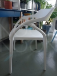 Designerskie białe krzesło z podłokietnikami // K9 